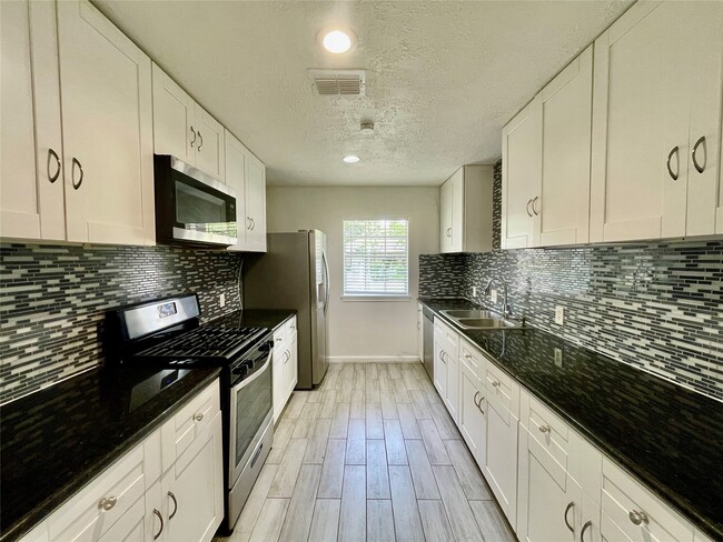 Building Photo - 5375 Little John Ln