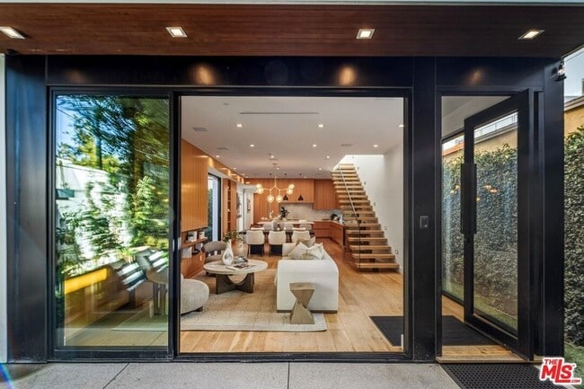 Photo - 722 Marine St