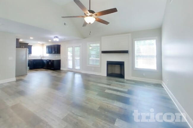 Photo - 492 Woodtrace Dr