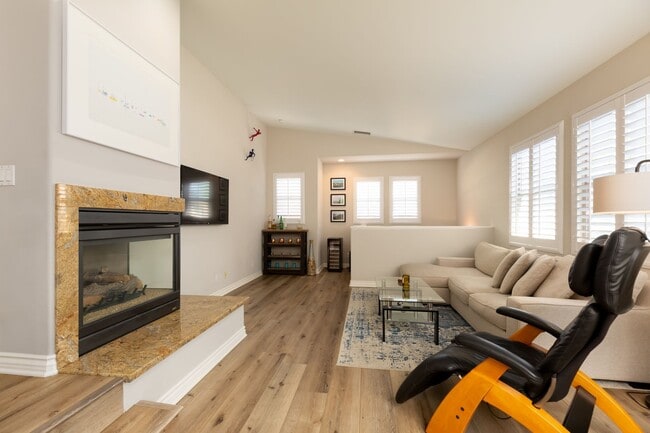 Photo - Luxury 2 Bedroom 2 Bath Townhouse w/ gourmet Kitchen in Mission Hills