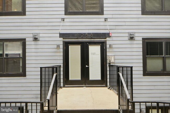 1258 Holbrook Terrace NE Unit 5