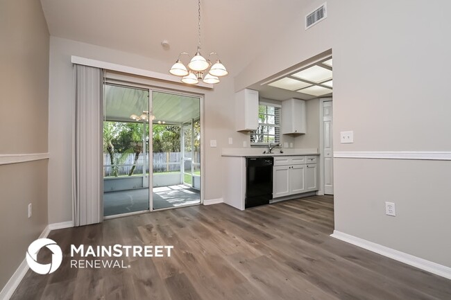 Photo - 8007 Apache Ln