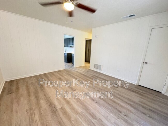 Photo - 2017 Courtland Ave