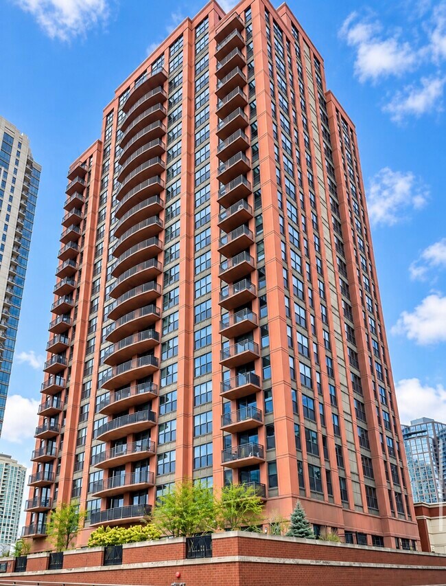 Building Photo - 330 N Jefferson St Unit 1407