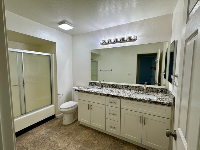 Top Bathroom 2 sinks - 4804 Maybrook Ave