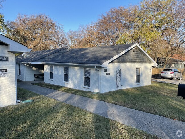 Building Photo - 2942 Torbett St Rental