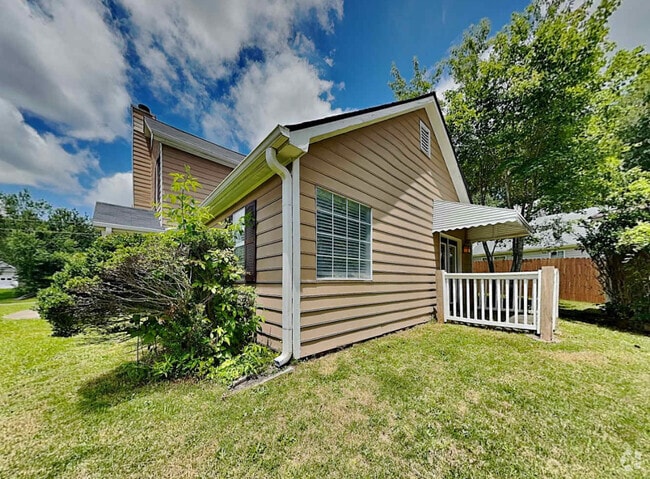 Building Photo - 2487 E 47th Ave Rental