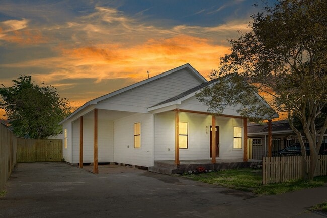 Photo - 815 Wilkes St