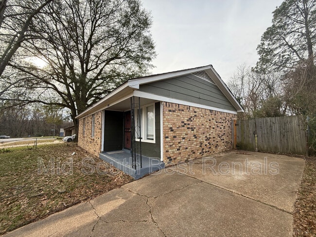 Building Photo - 3723 Parakeet Rd