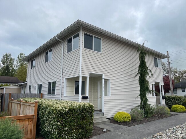 Building Photo - YOUNGER Unit A Rental