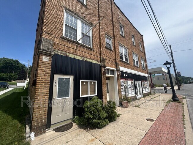 908 Main St
