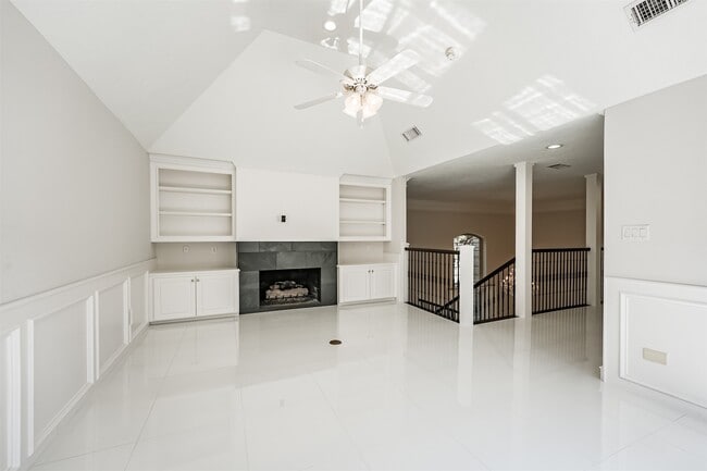 Photo - 207 Victoria Way