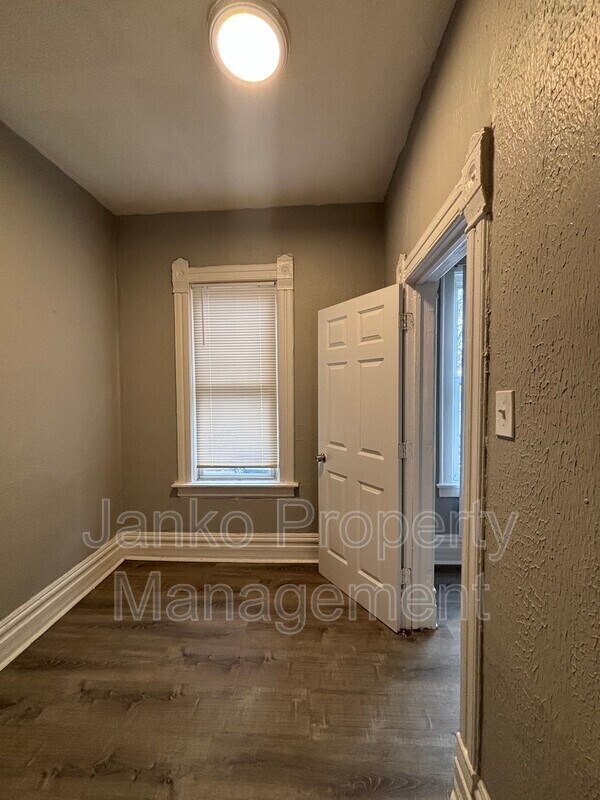 Photo - 7636 S Drexel Ave Unidad 2