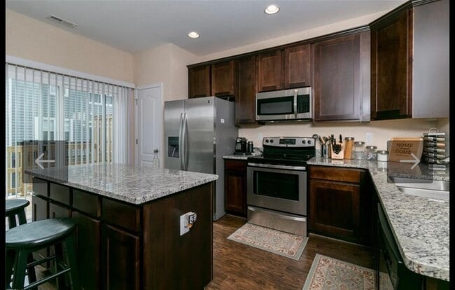 Building Photo - 520 Clear Stream Ln Unit 520 H20 condominium
