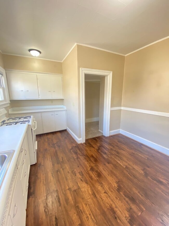 Building Photo - 217 W Irving Ave Unit 217A W Irving