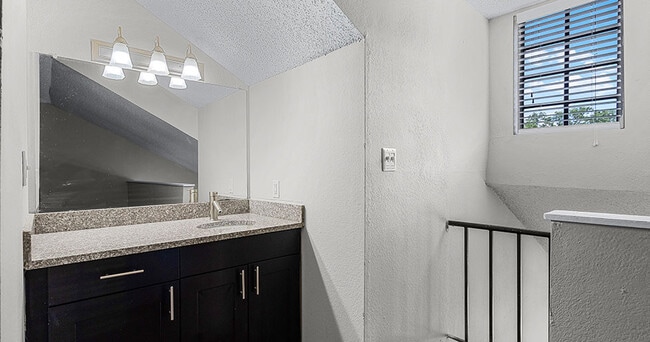 Photo - The Oaks of Woodland Park Apartments