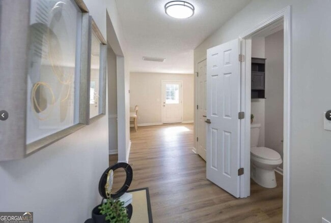 Photo - 833 Oakview Trce