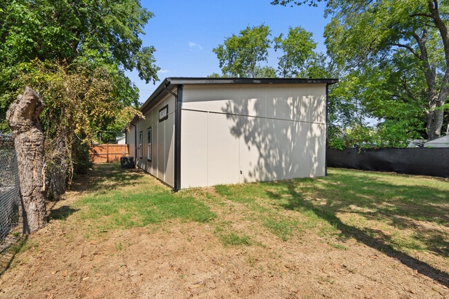 Photo - 2514 Carpenter Ave