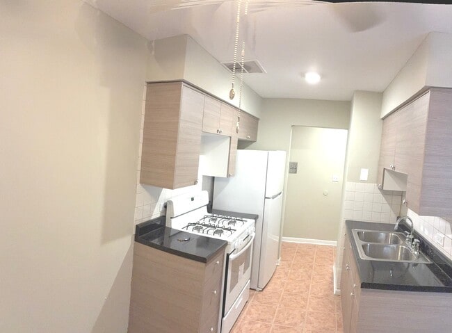 Photo - 5420 N Kenmore Ave