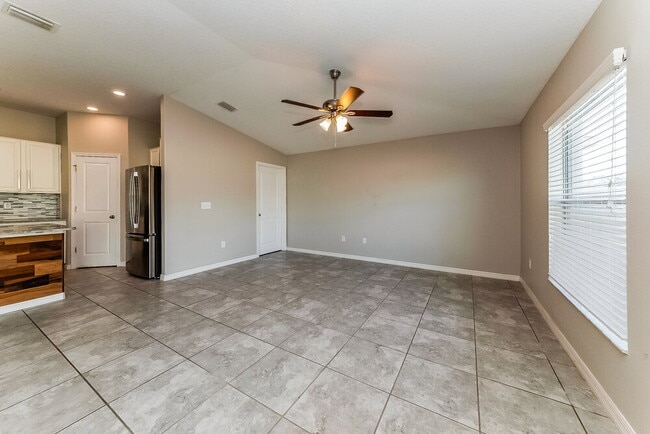 Photo - 1516 Climbing Dayflower Dr