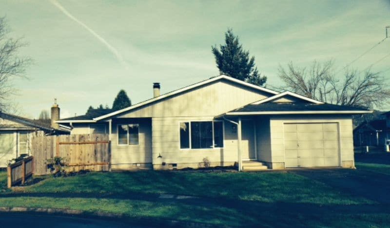 East Springfield 2 bedroom one-level duplex - East Springfield 2 bedroom one-level duplex House