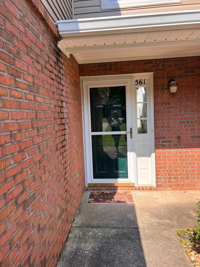 Photo - 561 Heritage Ct