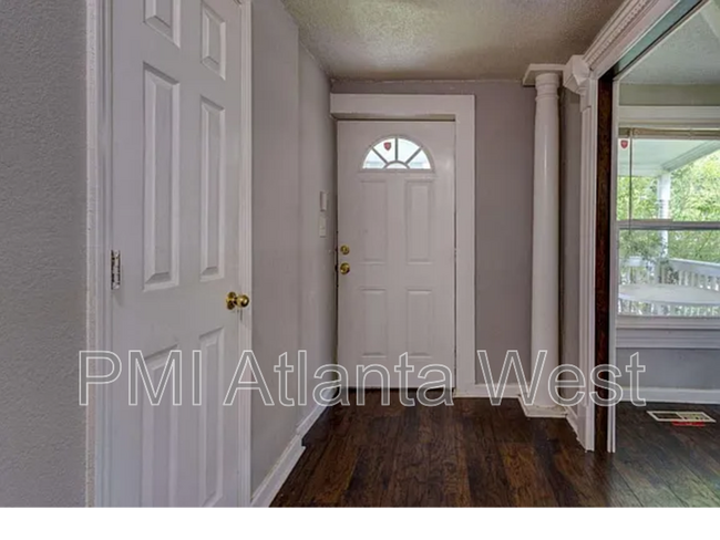 Photo - 246 Stafford St NW