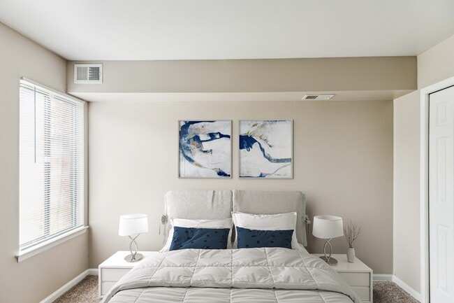 Bedroom - Pointe West Apartments