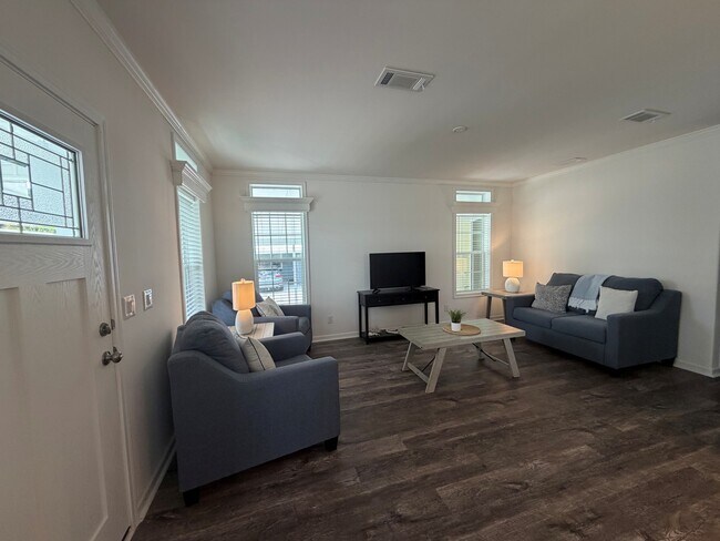 1902 W Gleneagles Rd