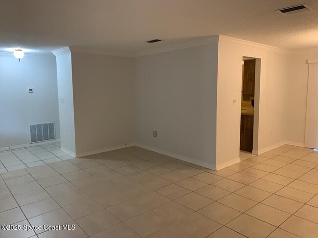 Photo - 626 Fairhaven St NE