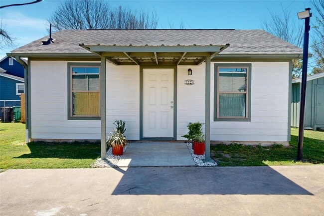 Photo - 3124 Tilfer St