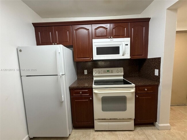 Photo - 8100 Geneva Ct Unidad 241