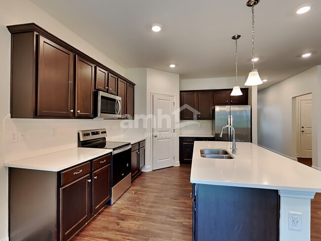 Photo - 719 Carnaby Ln