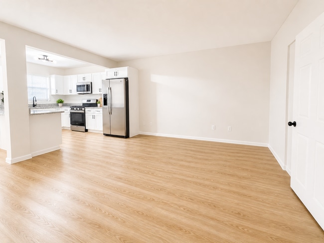 Photo - 1353 Lakeview Rd