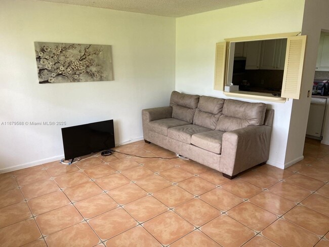Building Photo - 8 Fanshaw Dr Unit 8 Rental