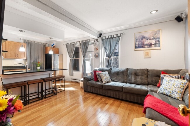 Building Photo - 38A Charter St Unit 2