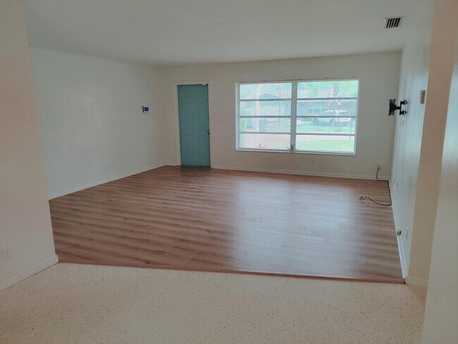 Photo - 4899 NW 5th Ave