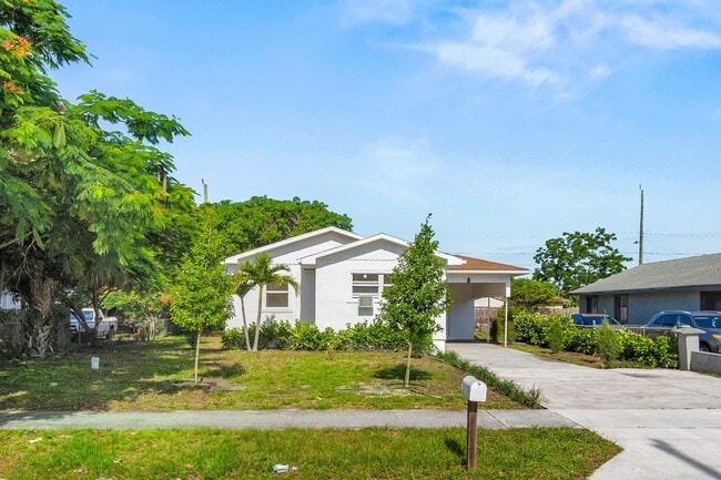 Photo - 230 SW 6th Ave