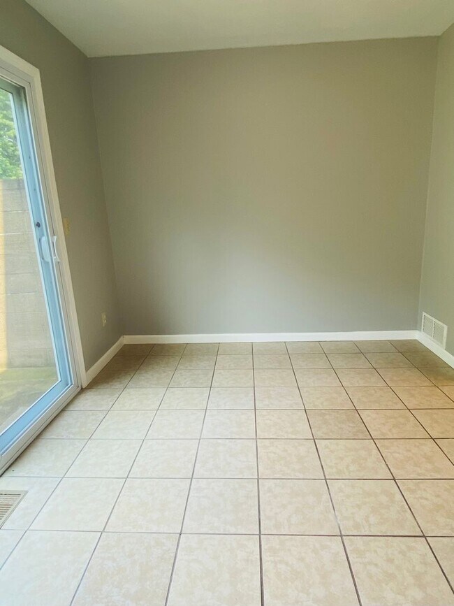 Photo - 1574 Elizabeth St Unit B