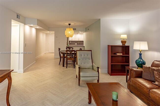 Photo - 2401 Collins Ave