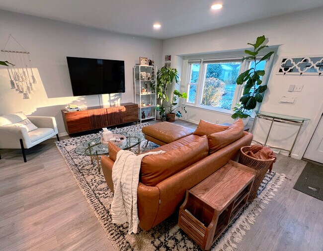 Photo - 3175 McDowell St