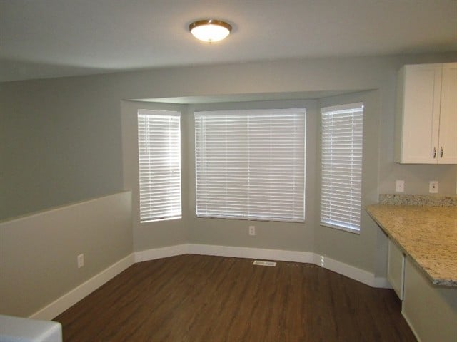 Photo - 5482 Windsor Way