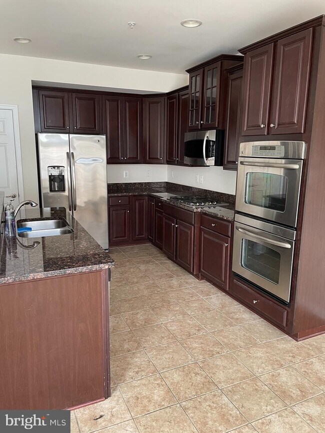 Photo - 15177 Leicestershire St Townhome