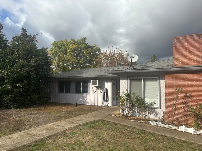 Photo - 3026 NE Douglas Ave