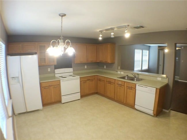 Photo - 2301 Kingsway Dr