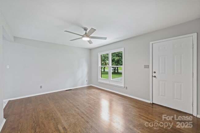 Photo - 2840 Edsel Pl