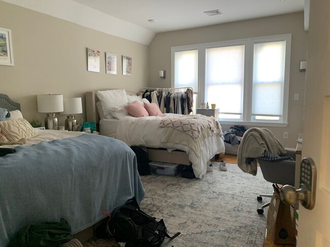 Gorgeous Home Perfect for Students and Wor... - Gorgeous Home Perfect for Students and Wor...