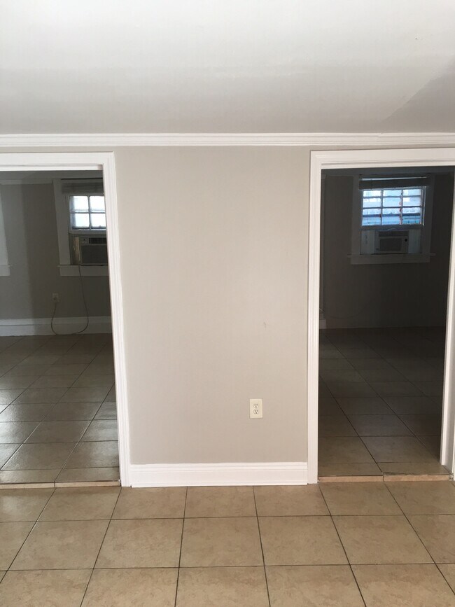 Photo - 3822 Banks St Unit lower