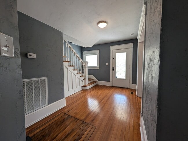 Photo - 1017 Ferdinand Ave SW