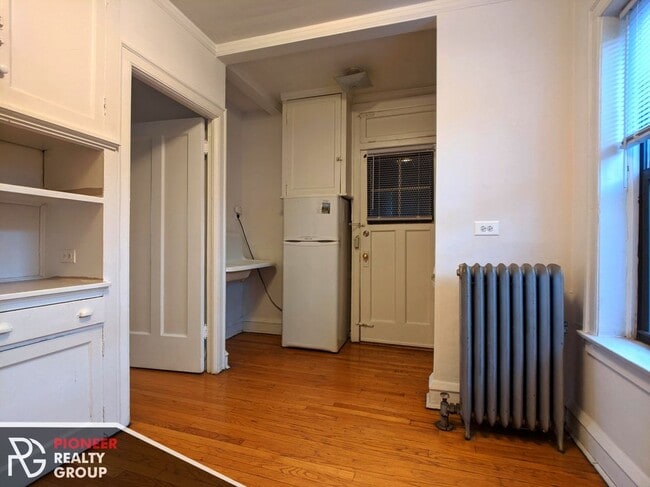 Building Photo - 4606 N Winchester Ave Unit 1A
